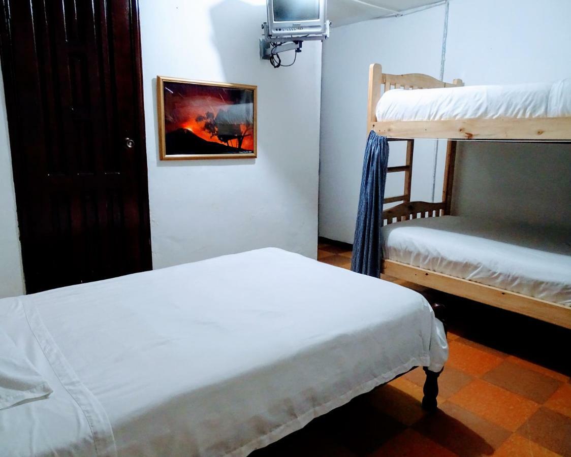 Erupcion Art Hotel & Hostel Baños Eksteriør bilde